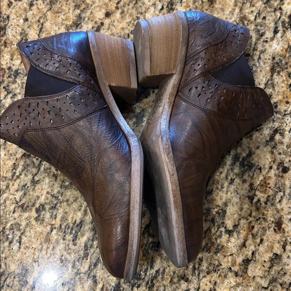 Coldwater Creek brown leather ankle boots, size 11, NWT | offer in description